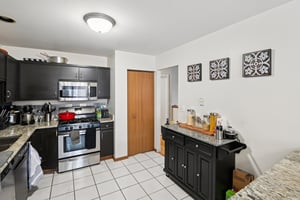 Shelly Ln-S2001-011.jpg