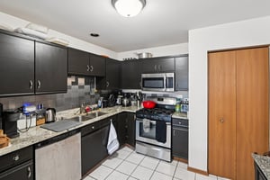 Shelly Ln-S2001-012.jpg