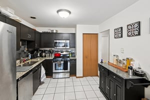 Shelly Ln-S2001-013.jpg