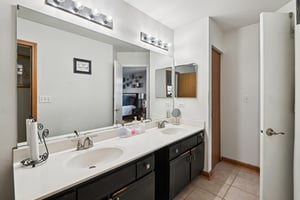 Shelly Ln-S2001-019.jpg