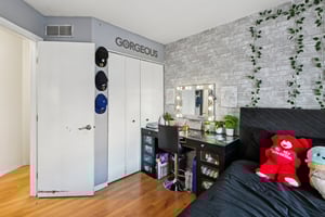 Shelly Ln-S2001-021.jpg