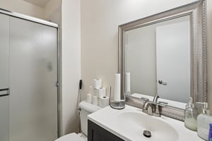 Shelly Ln-S2001-027.jpg