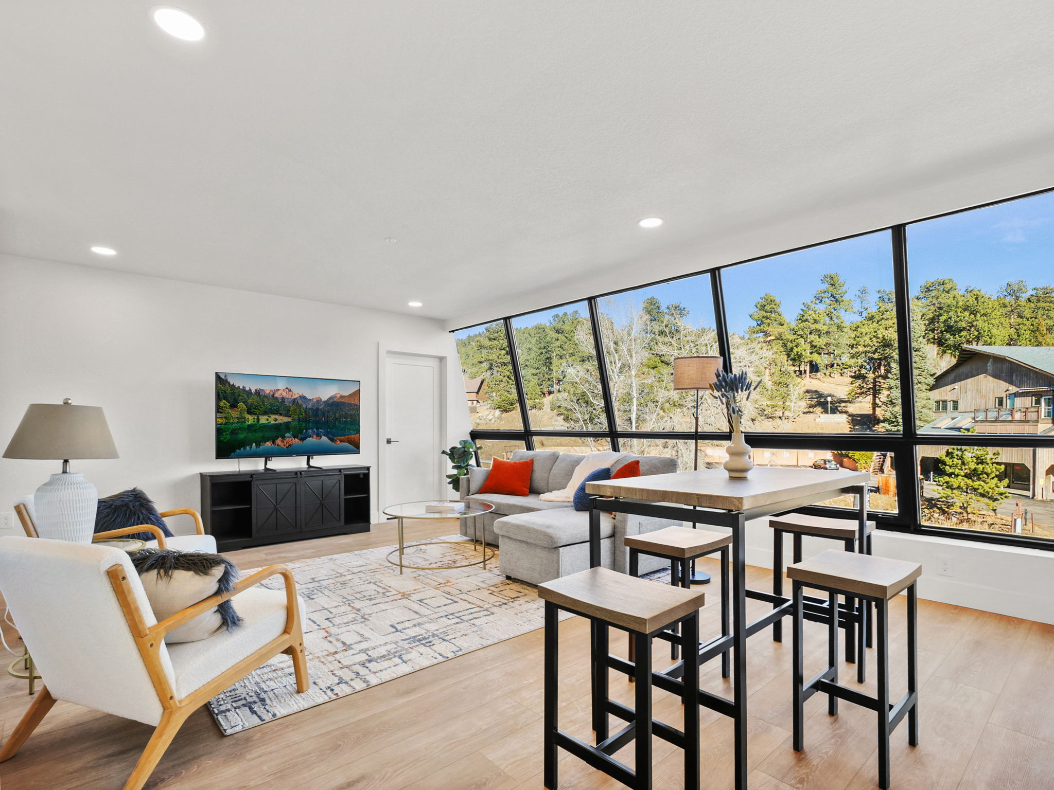 Filled with natural sunlight!