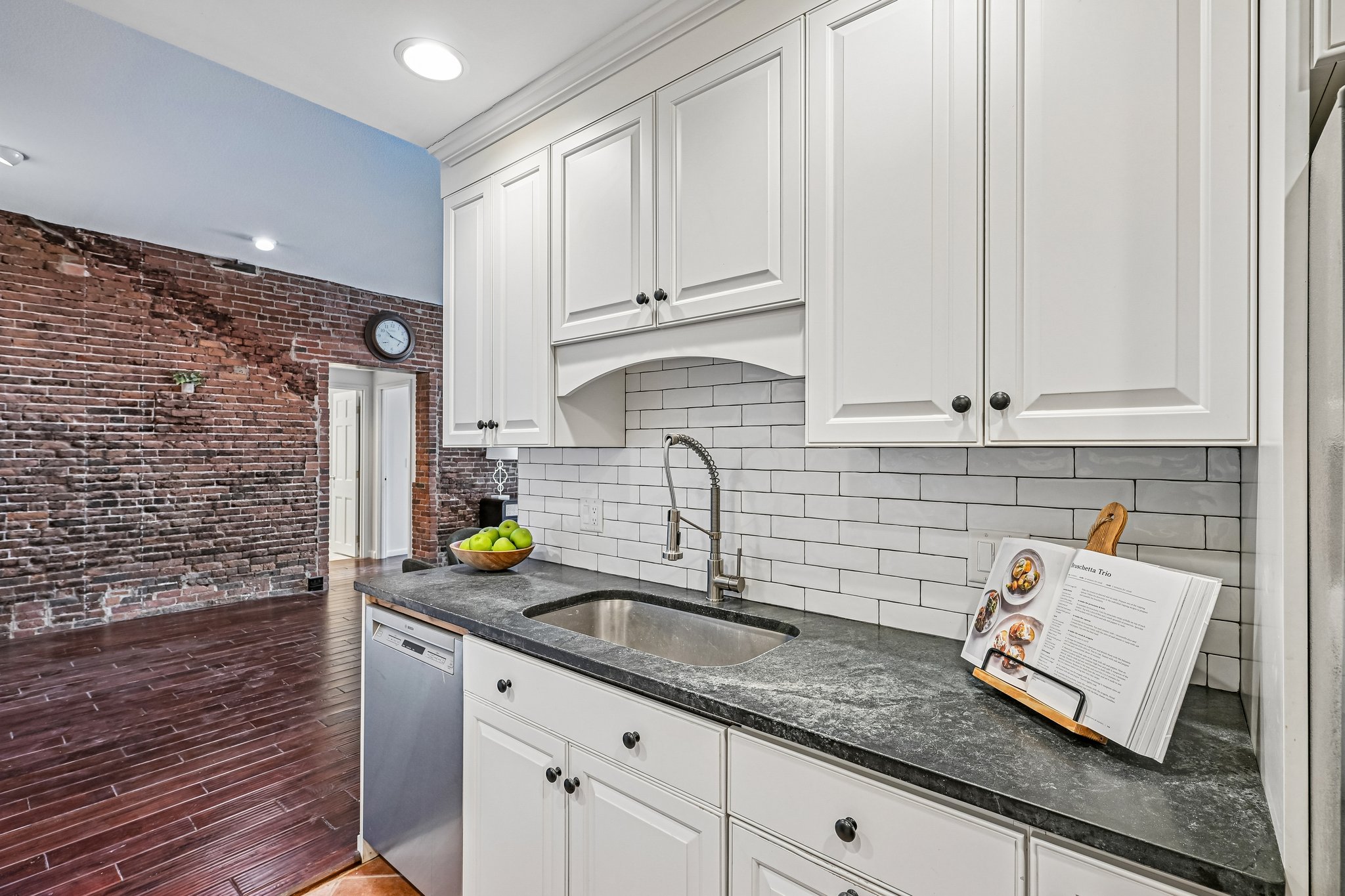 Atlantic Ave 628-S1805-019.jpg