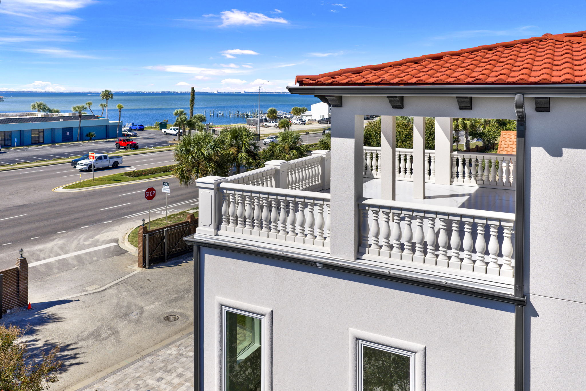 28 Baybridge Dr (Exterior) 5