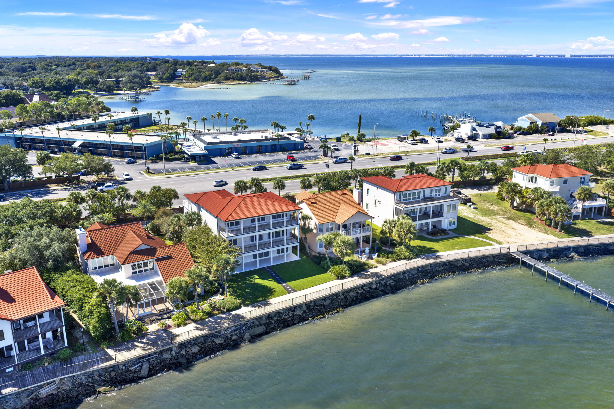 28 Baybridge Dr (Exterior) 12