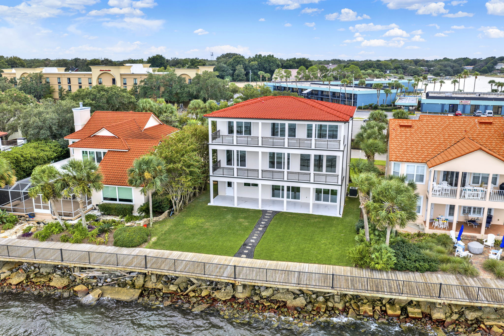 28 Baybridge Dr (Exterior) 9