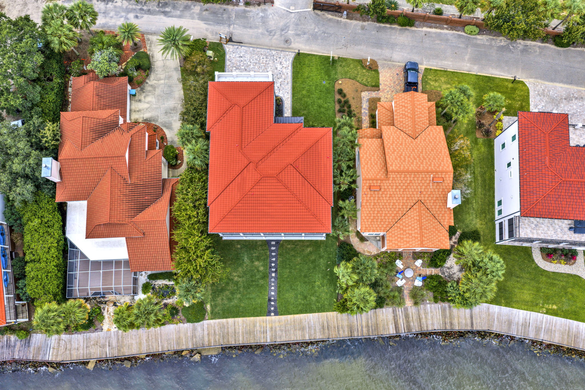 28 Baybridge Dr (Exterior)