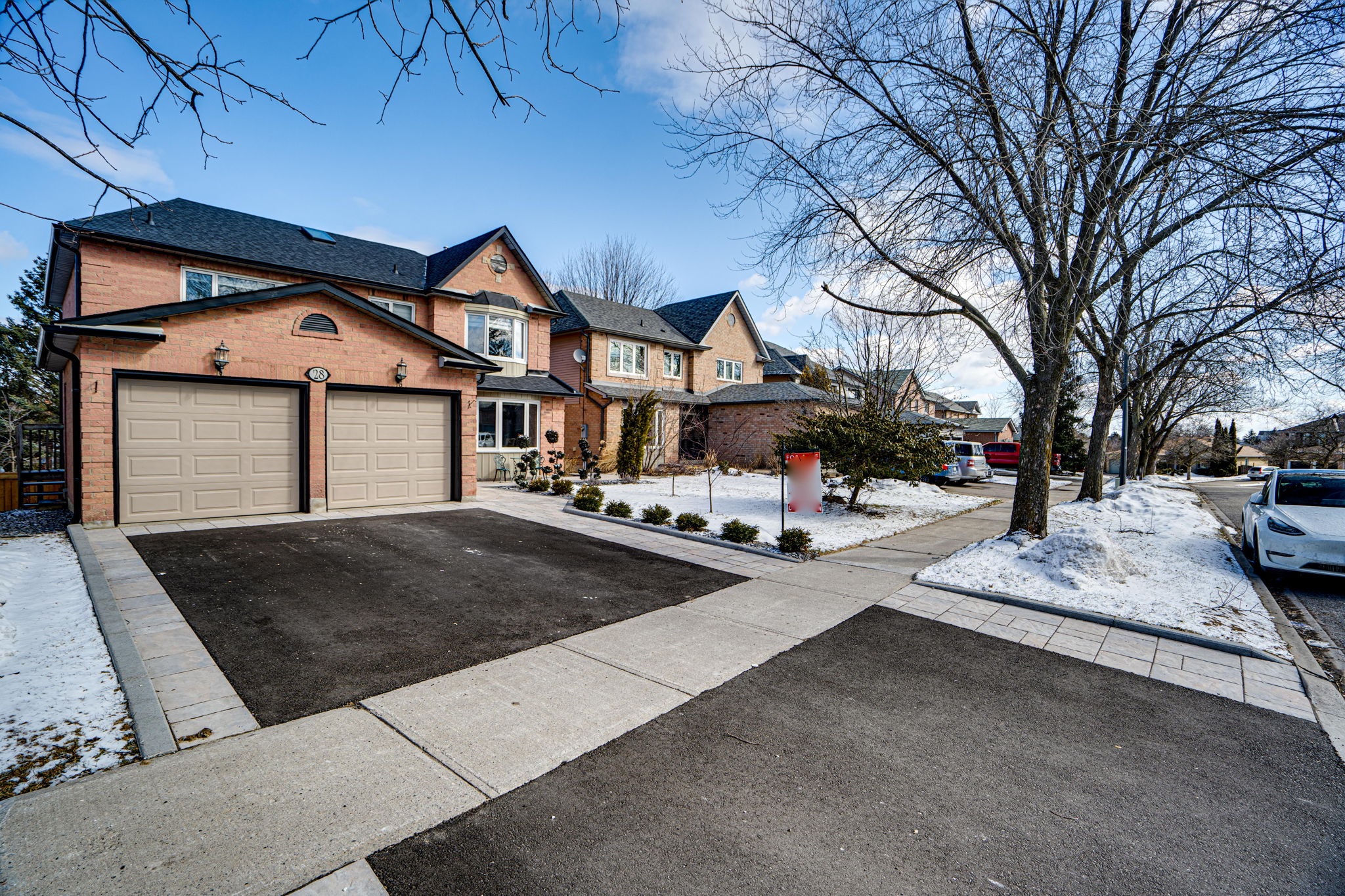 28 Beatty Crescent Aurora, ON L4G 5V2