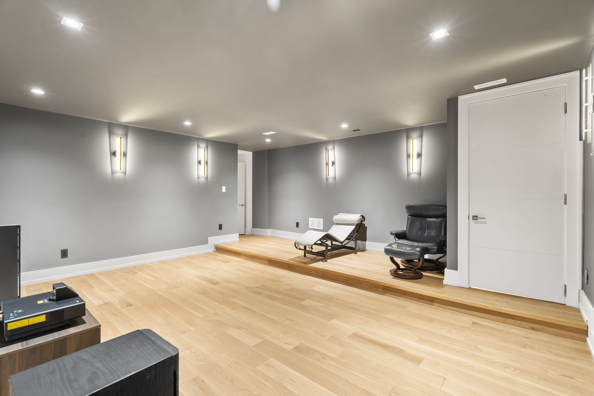 28 Brian Cliff Dr Toronto, ON M3B 2G2