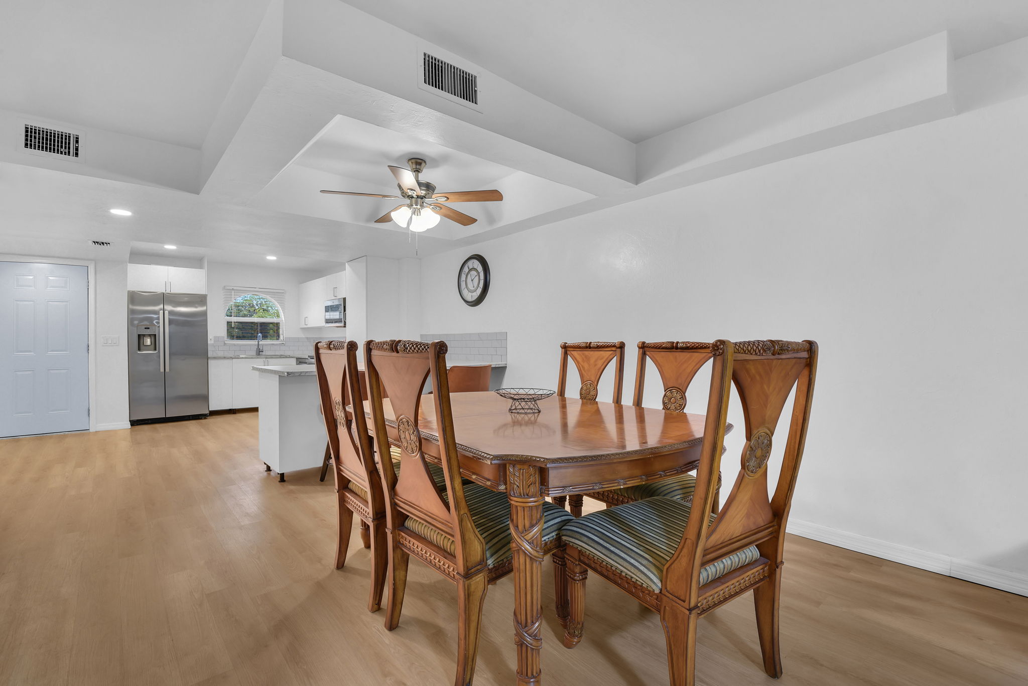 Dining Area & Kitchen