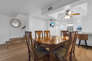 Dining Area & Breakfast Bar