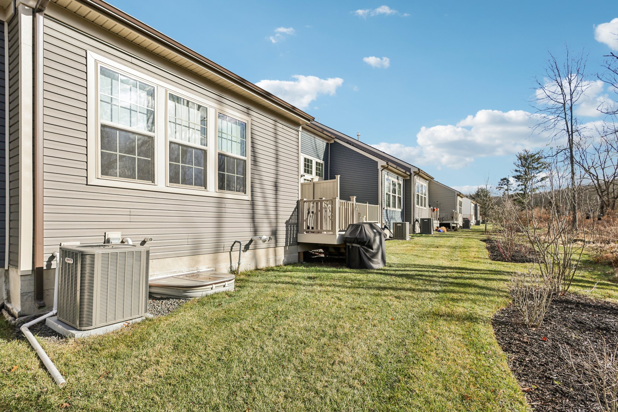 Dahlia Dr-S1212-039.jpg