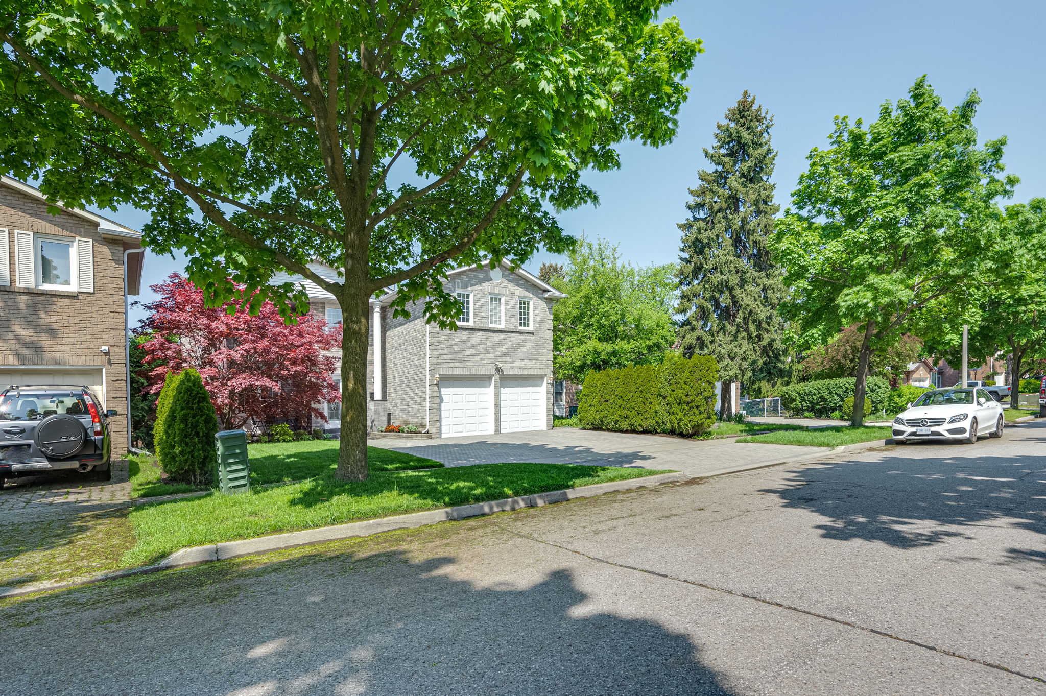 28 Dunvegan Dr Richmond Hill, ON L4C 6K1