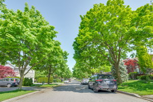 28 Dunvegan Dr, Richmond Hill ON