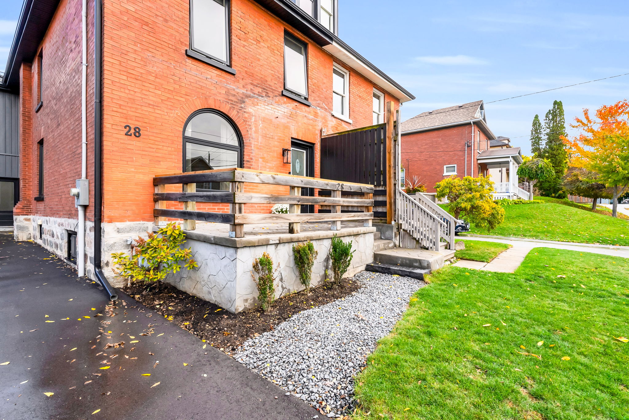 Front Porch/Entrance