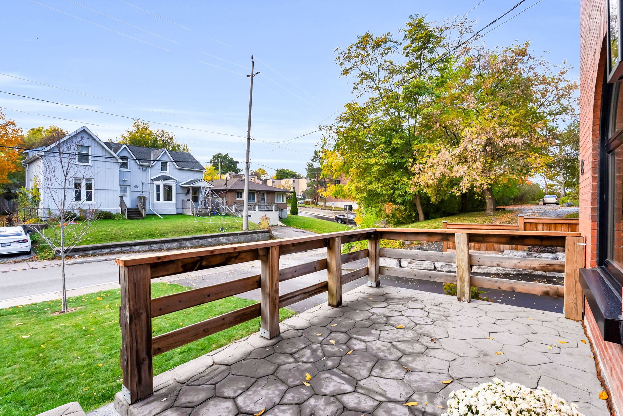 Front Porch/Entrance