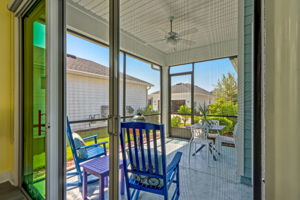 Lanai with retractable screens in slider