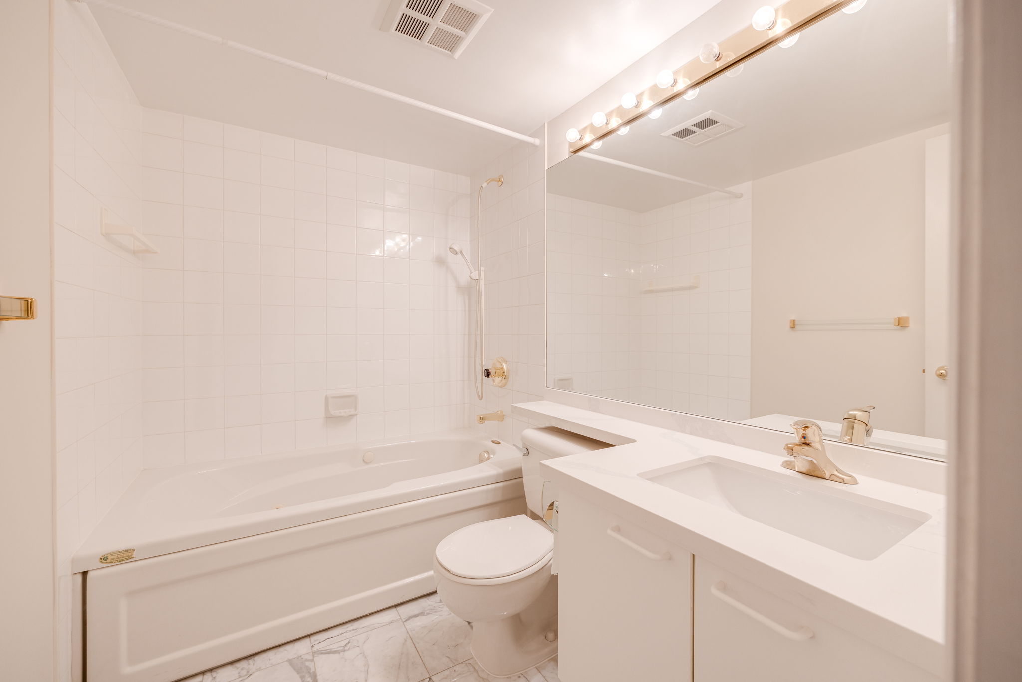 Toronto property showcase — delivered property photograph 25