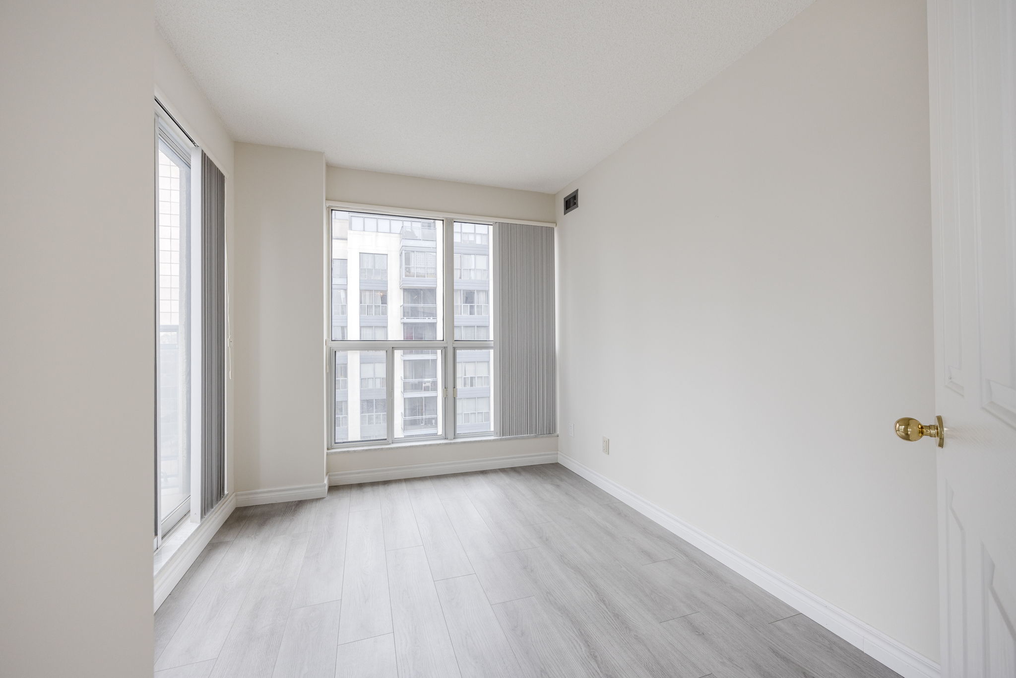 Toronto property showcase — delivered property photograph 11