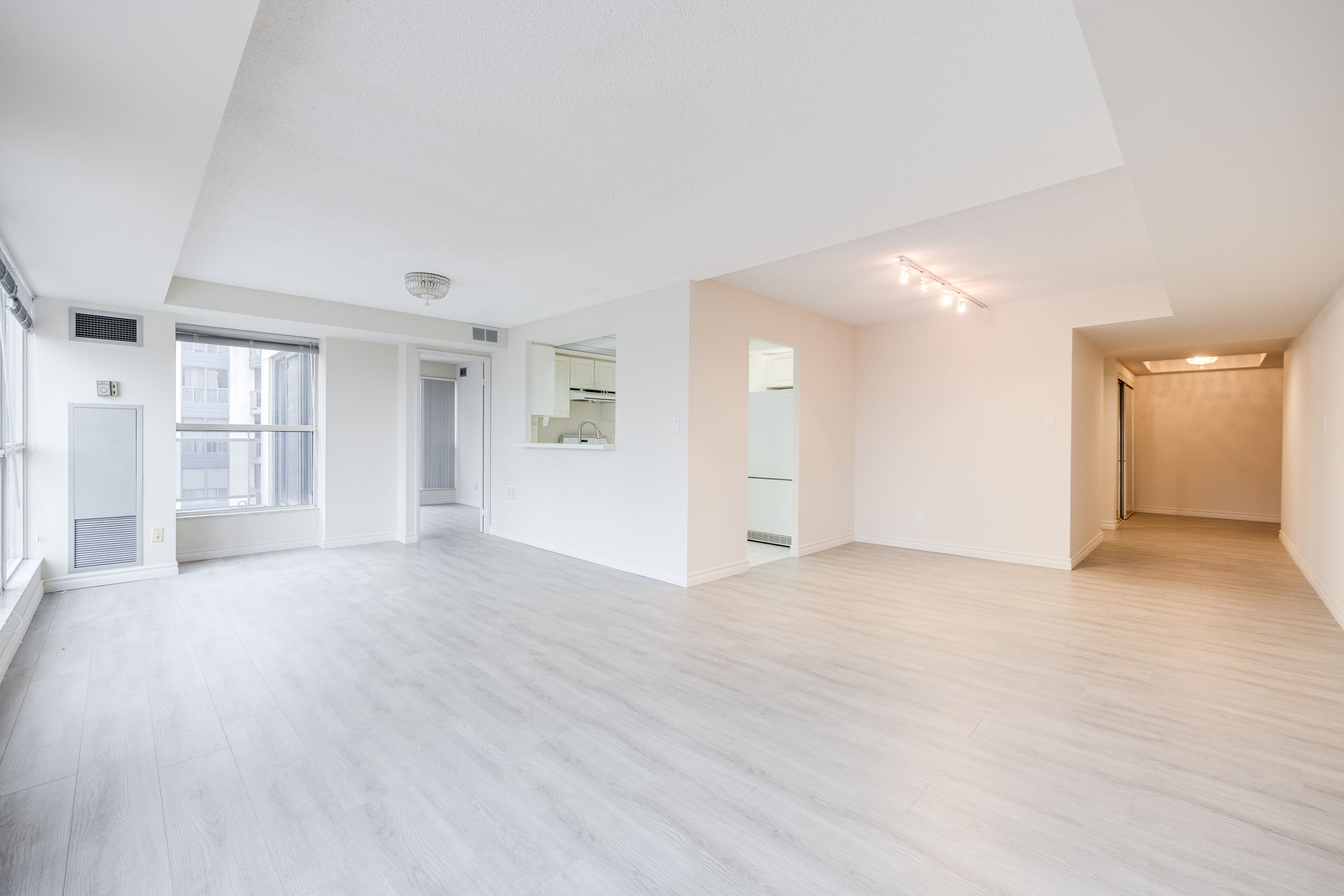 Toronto property showcase — delivered property photograph 8