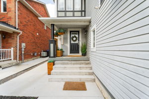 Front Porch/Entrance