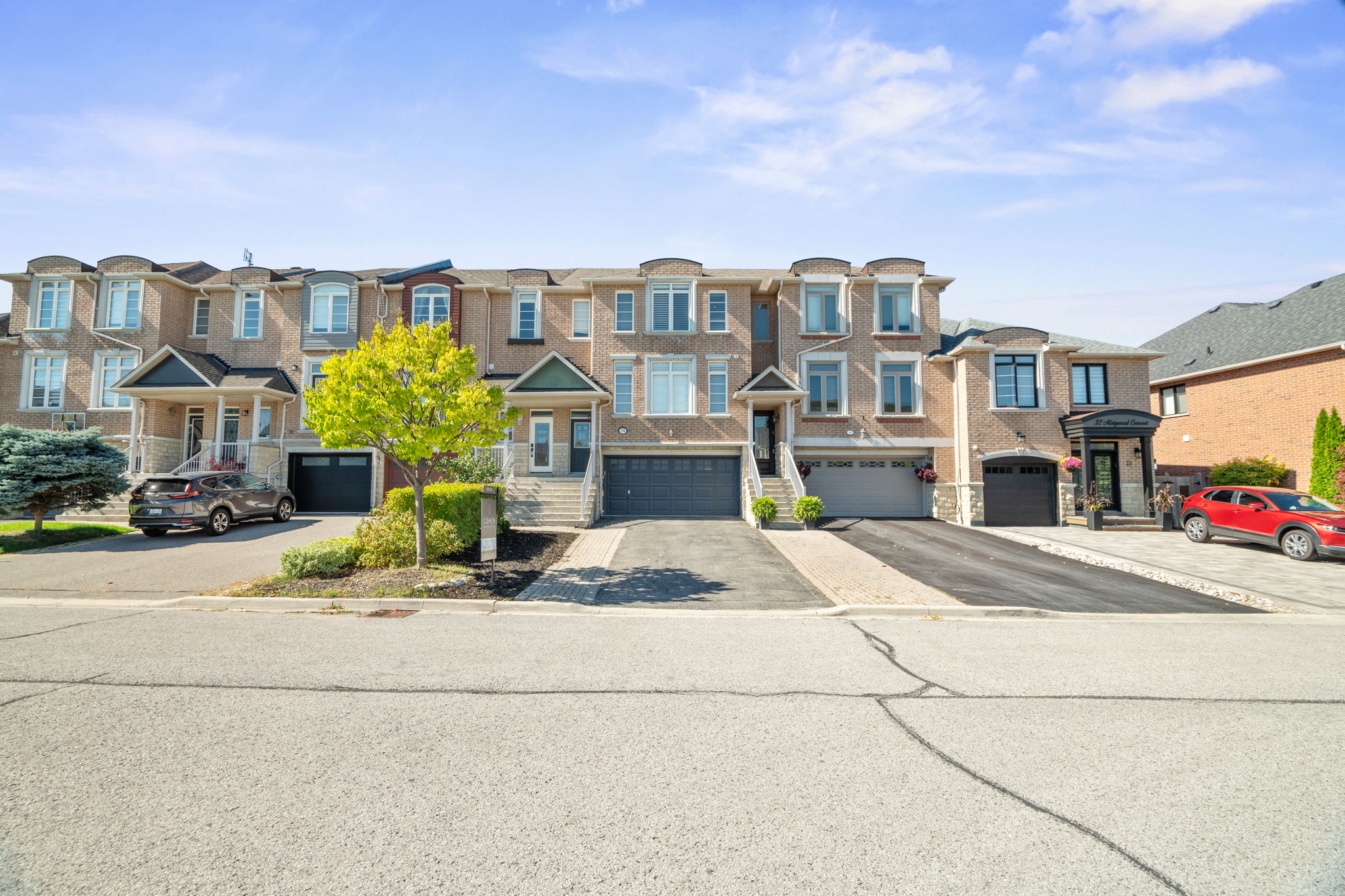 28 Mistywood Crescent Vaughan, ON L4J 9E6