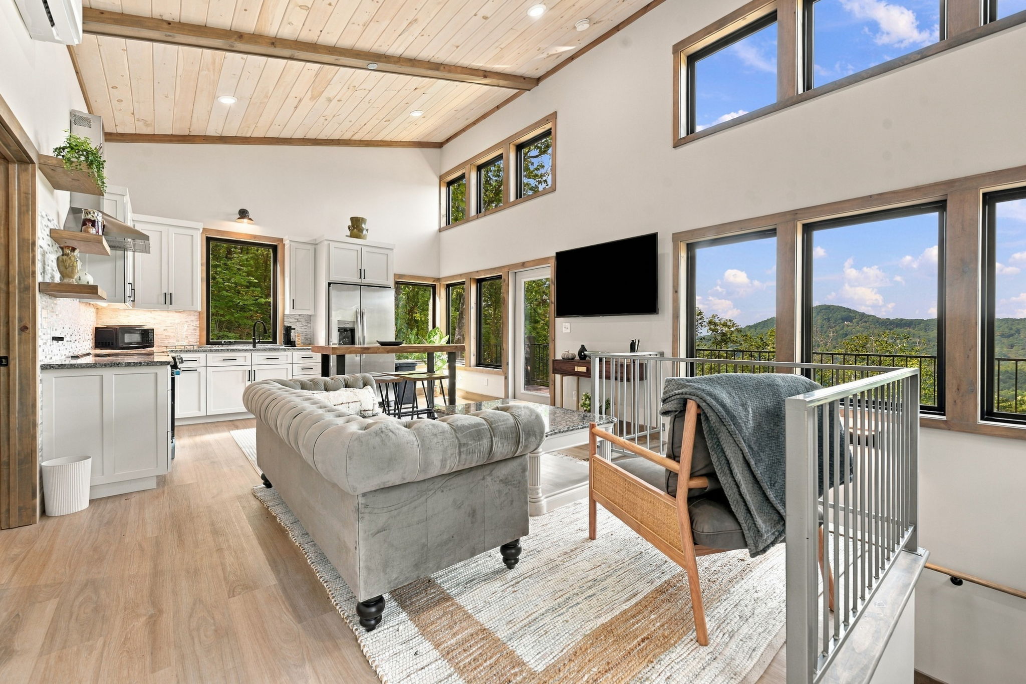 Mutt Ridge living room and kitchen