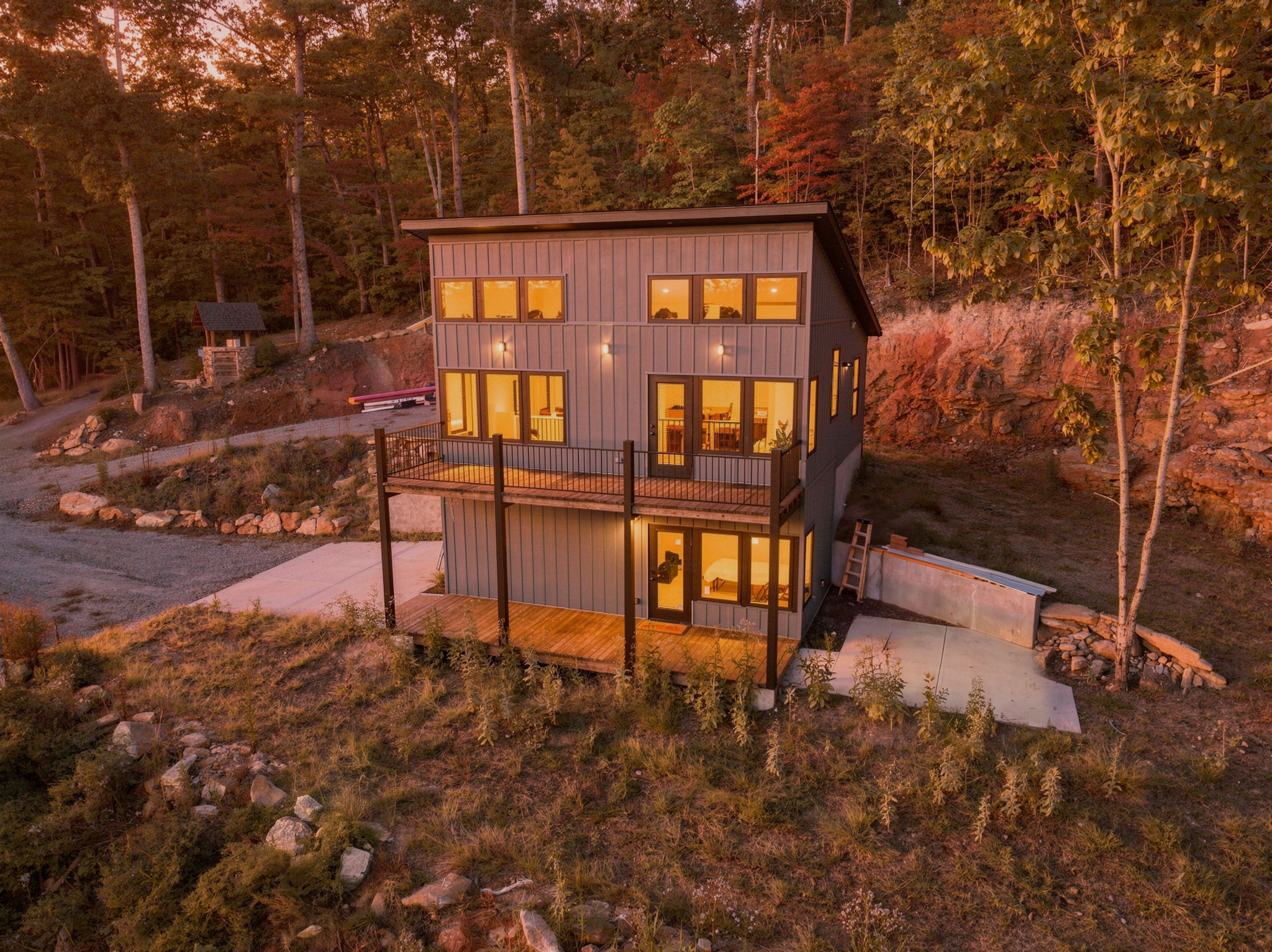 Mutt Ridge mountain home at dusk