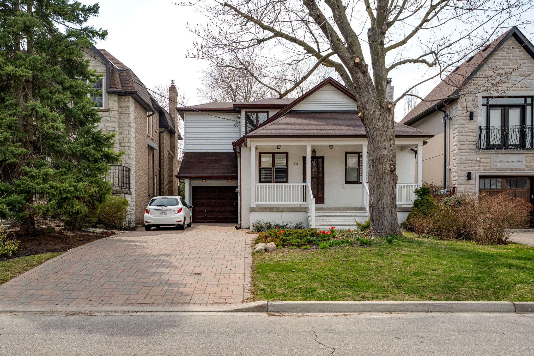 28 Prennan Ave Toronto, ON M9B 4B8