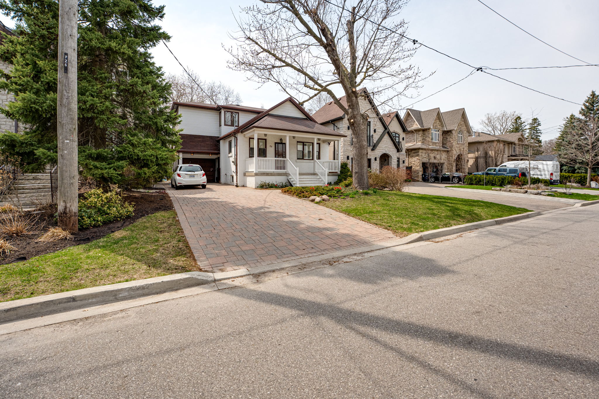 28 Prennan Ave Toronto, ON M9B 4B8