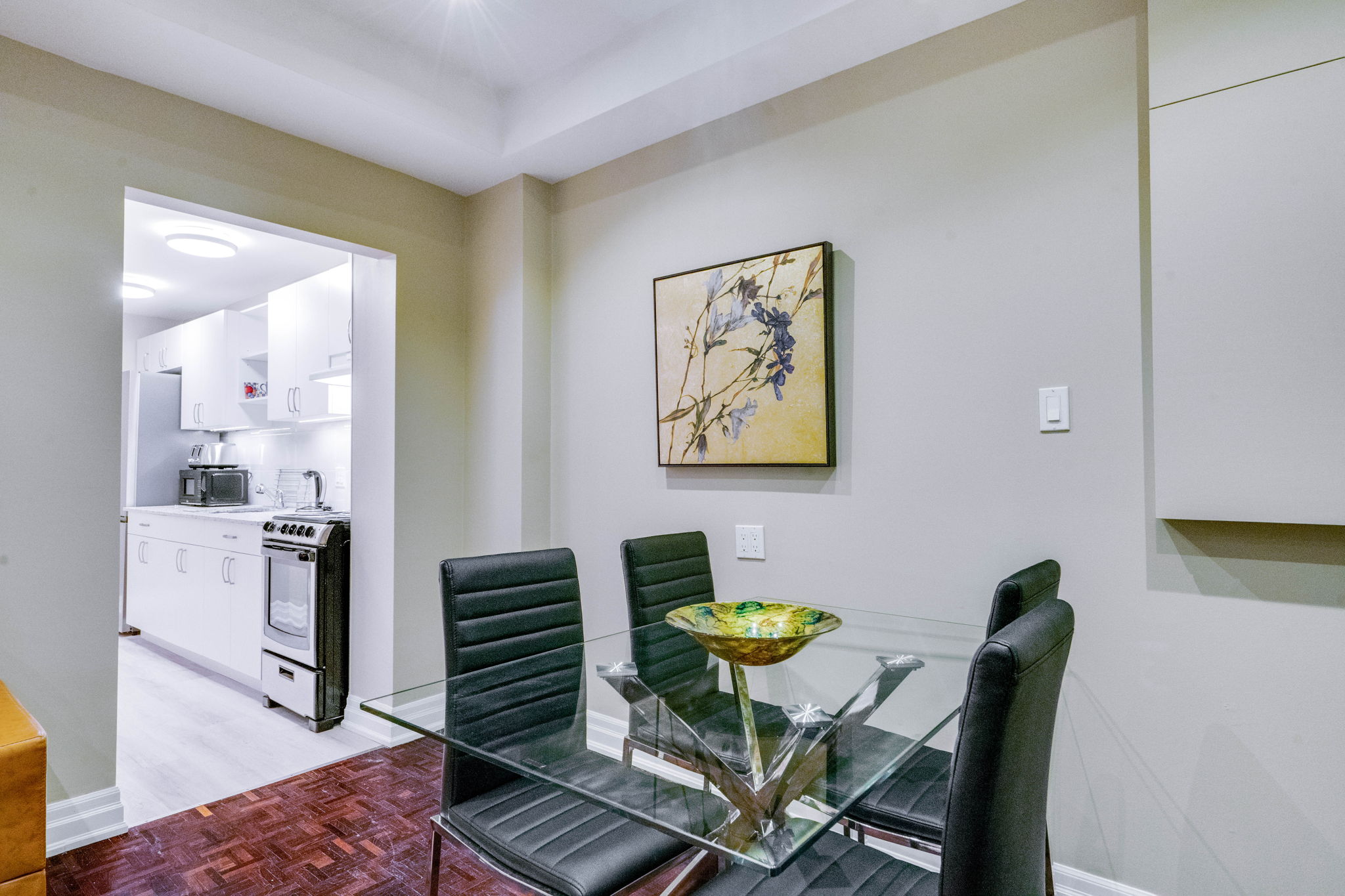 28 Purdon Dr Toronto, ON M3H 4X1
