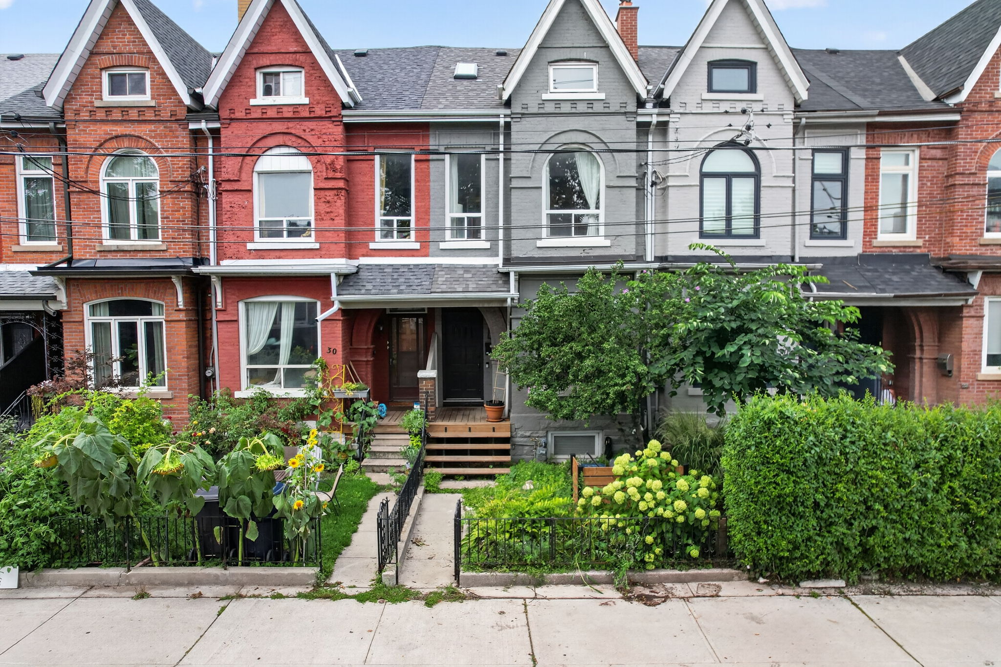 28 Robinson St Toronto, ON M6J 1L2