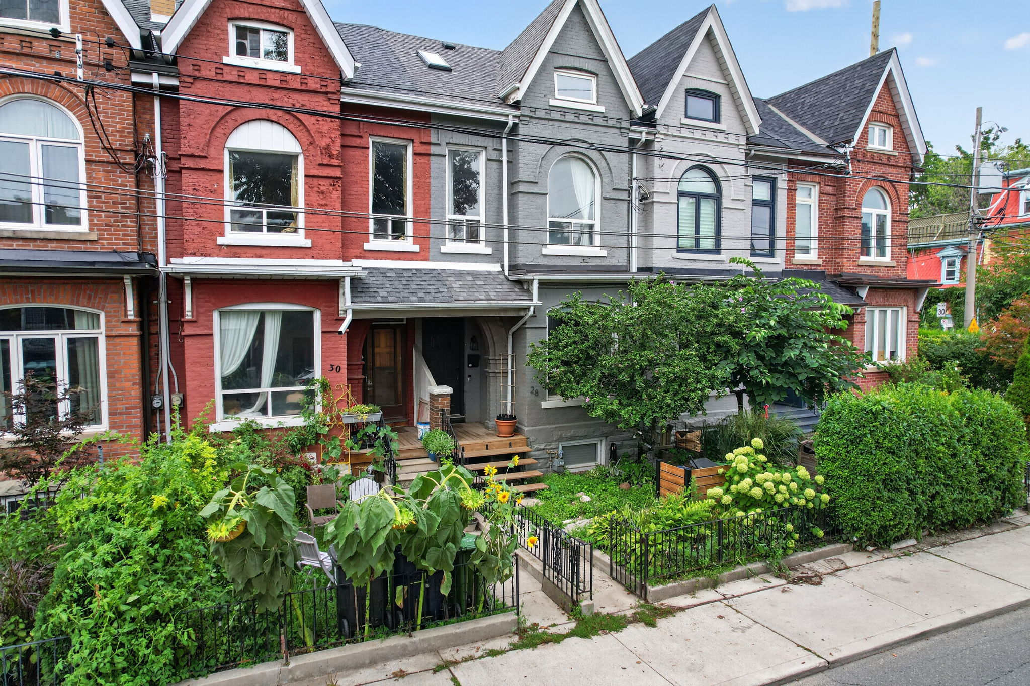 28 Robinson St Toronto, ON M6J 1L2