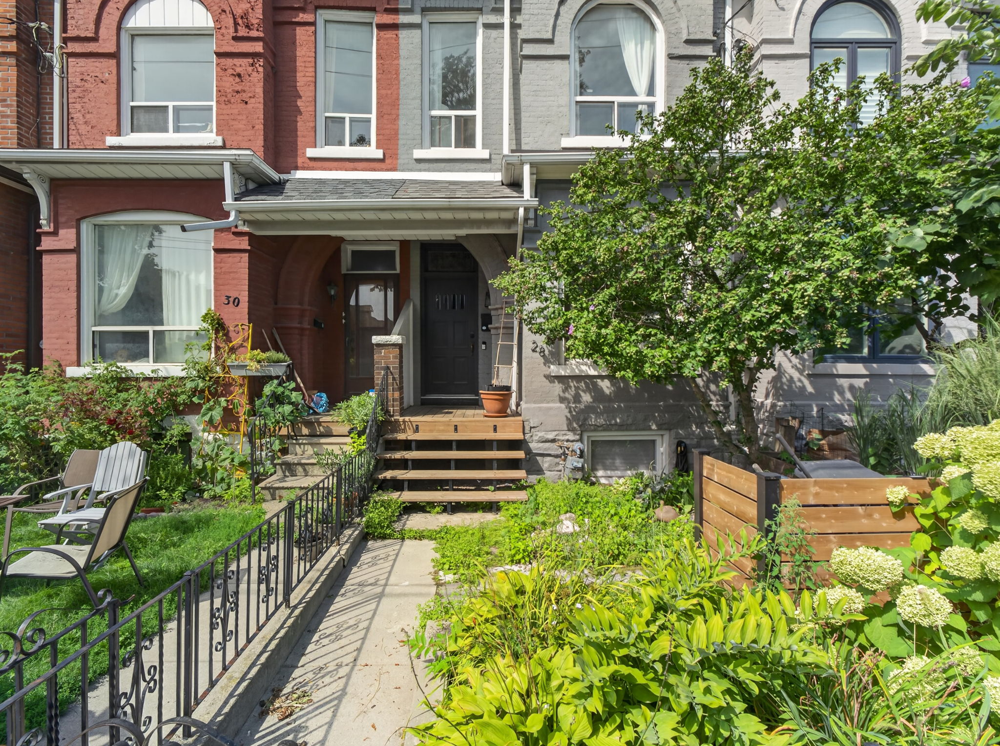 28 Robinson St Toronto, ON M6J 1L2