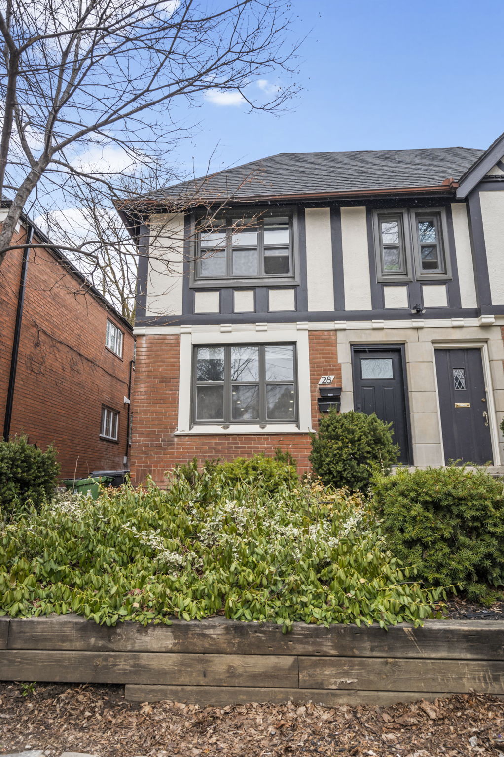 28 Strathgowan Ave Toronto, ON M4N 1B9