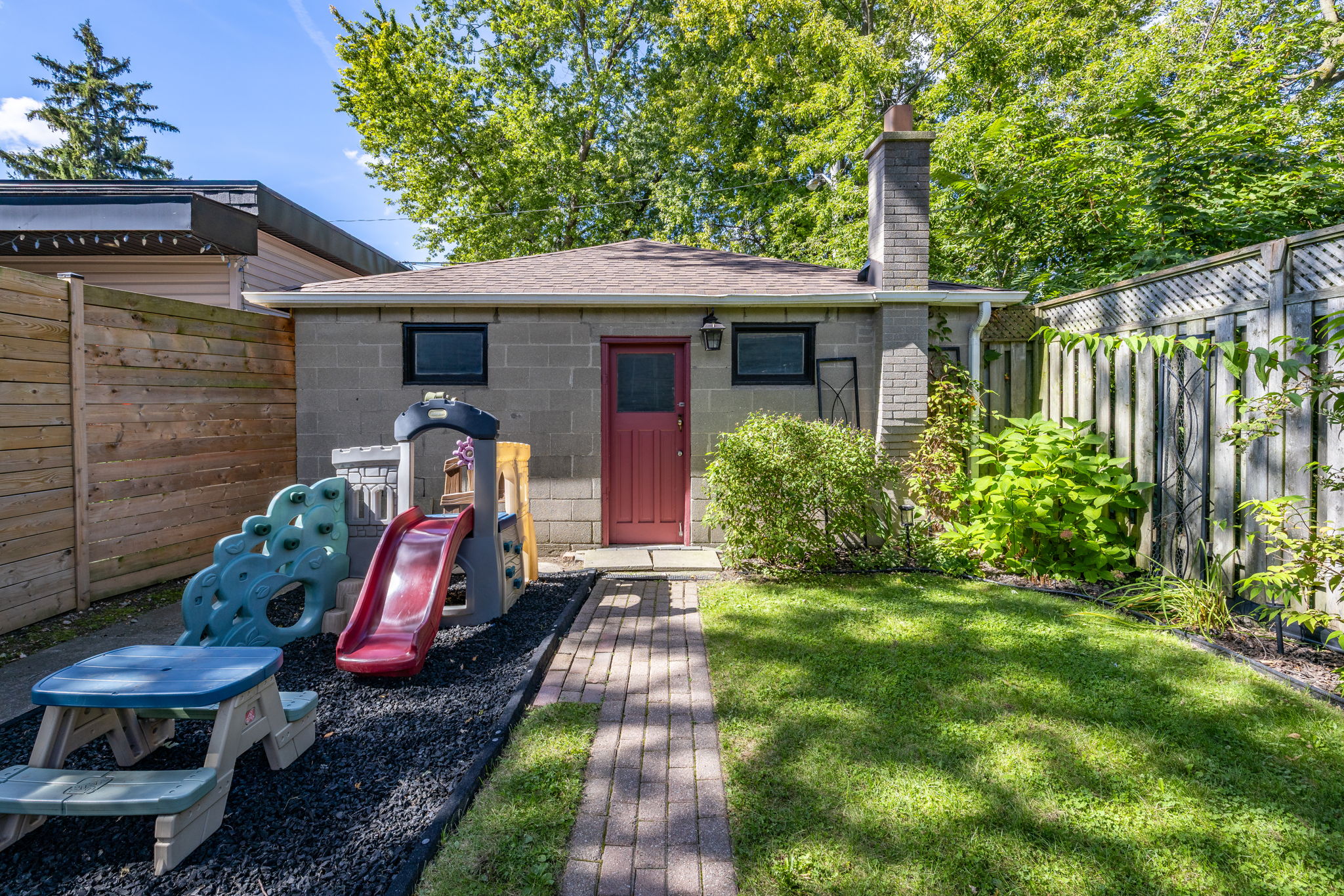 Property in Toronto — delivered property photograph 34