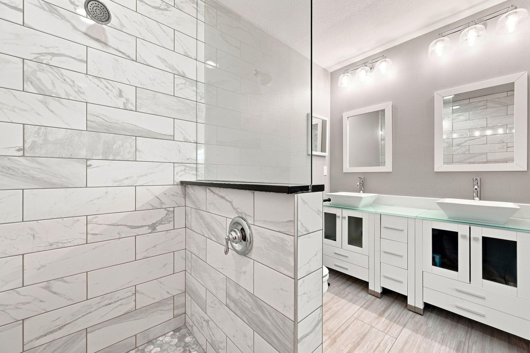 Primary Bathroom1c