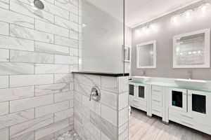 Primary Bathroom1c