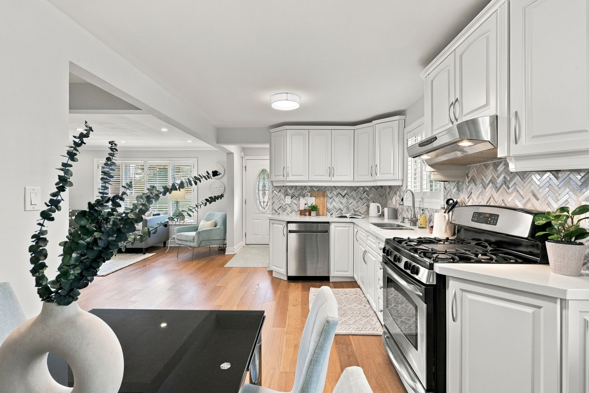 Toronto · Essential package — delivered property photograph 12