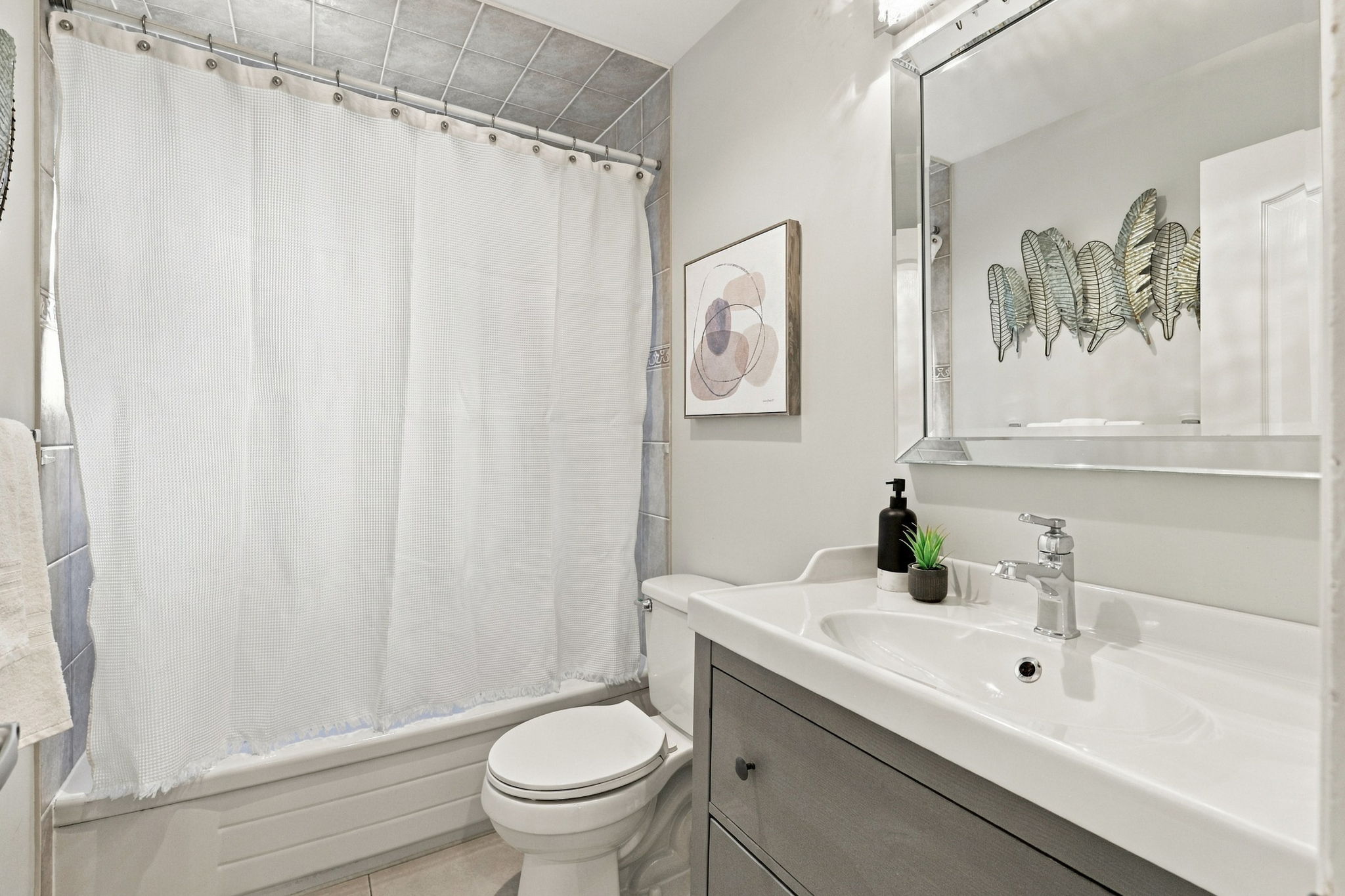 Toronto · Essential package — delivered property photograph 16