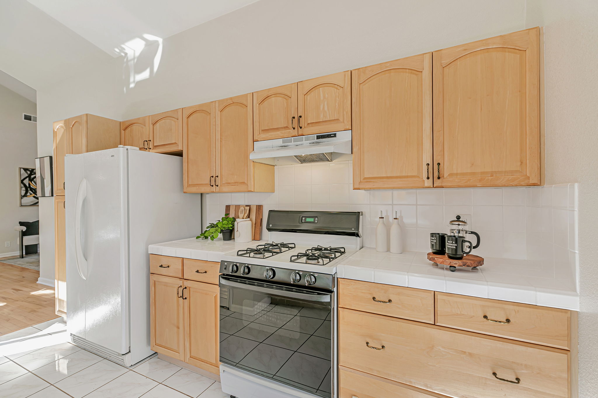 014_280 College Ave