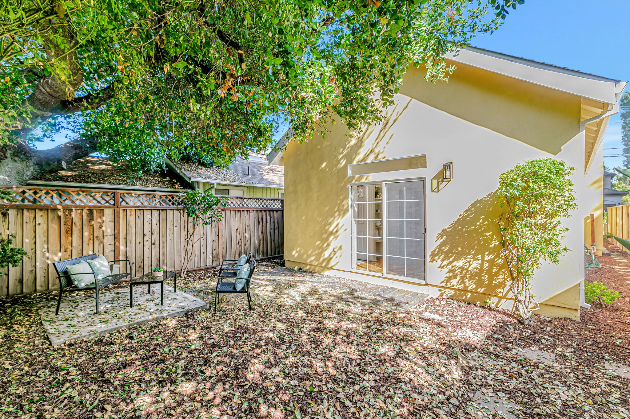 037_280 College Ave