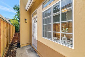 005_280 College Ave