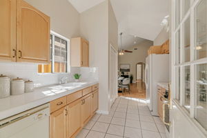 023_280 College Ave