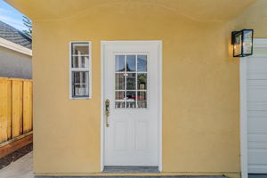 035_280 College Ave