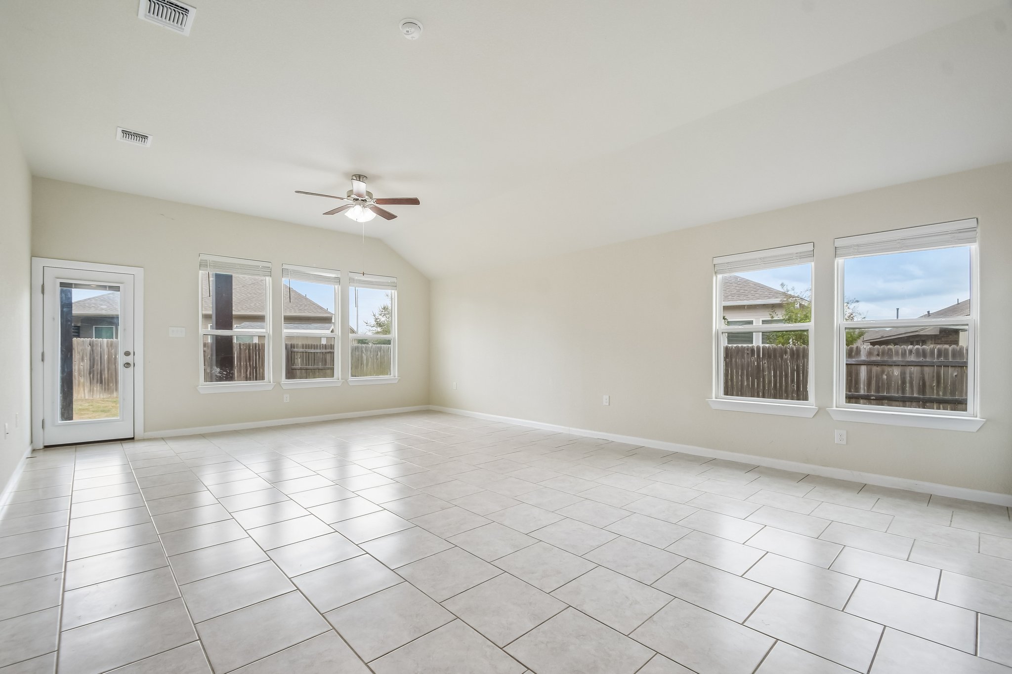 Rimrock Ct-S0210-005.jpg