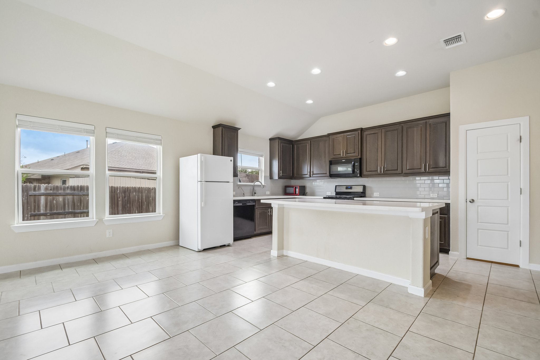 Rimrock Ct-S0210-007.jpg