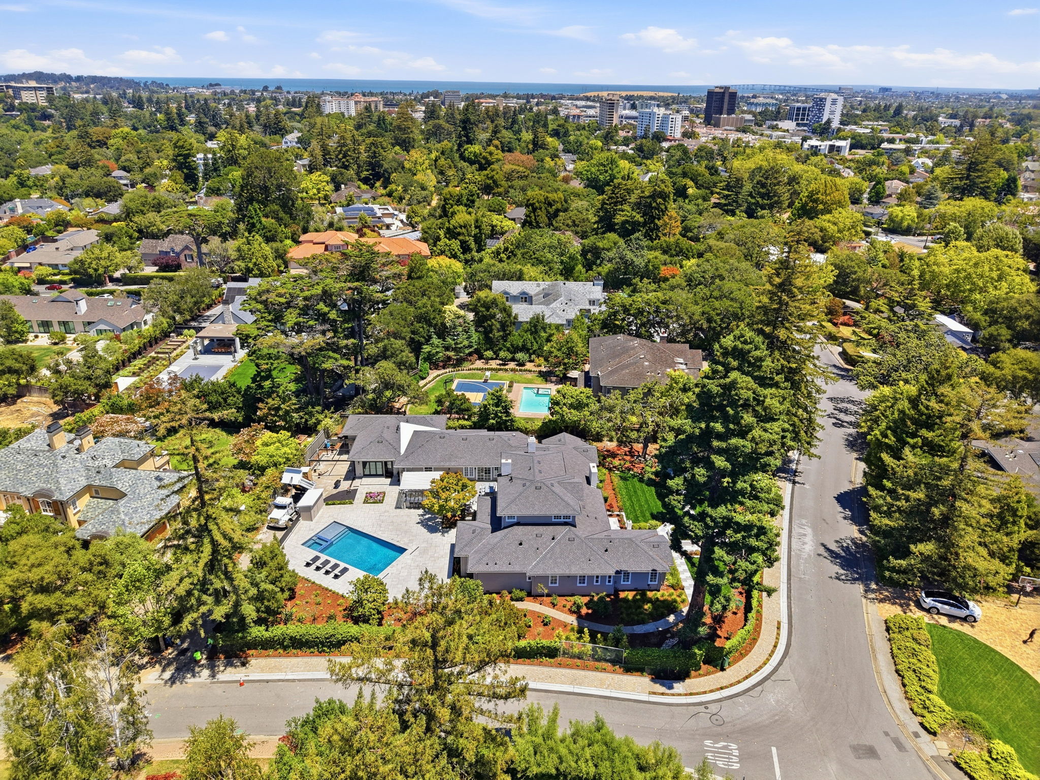 014_F8_AERIAL_280 Uplands Dr