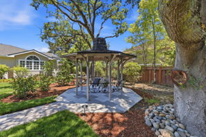 010_F8_280 Uplands Dr